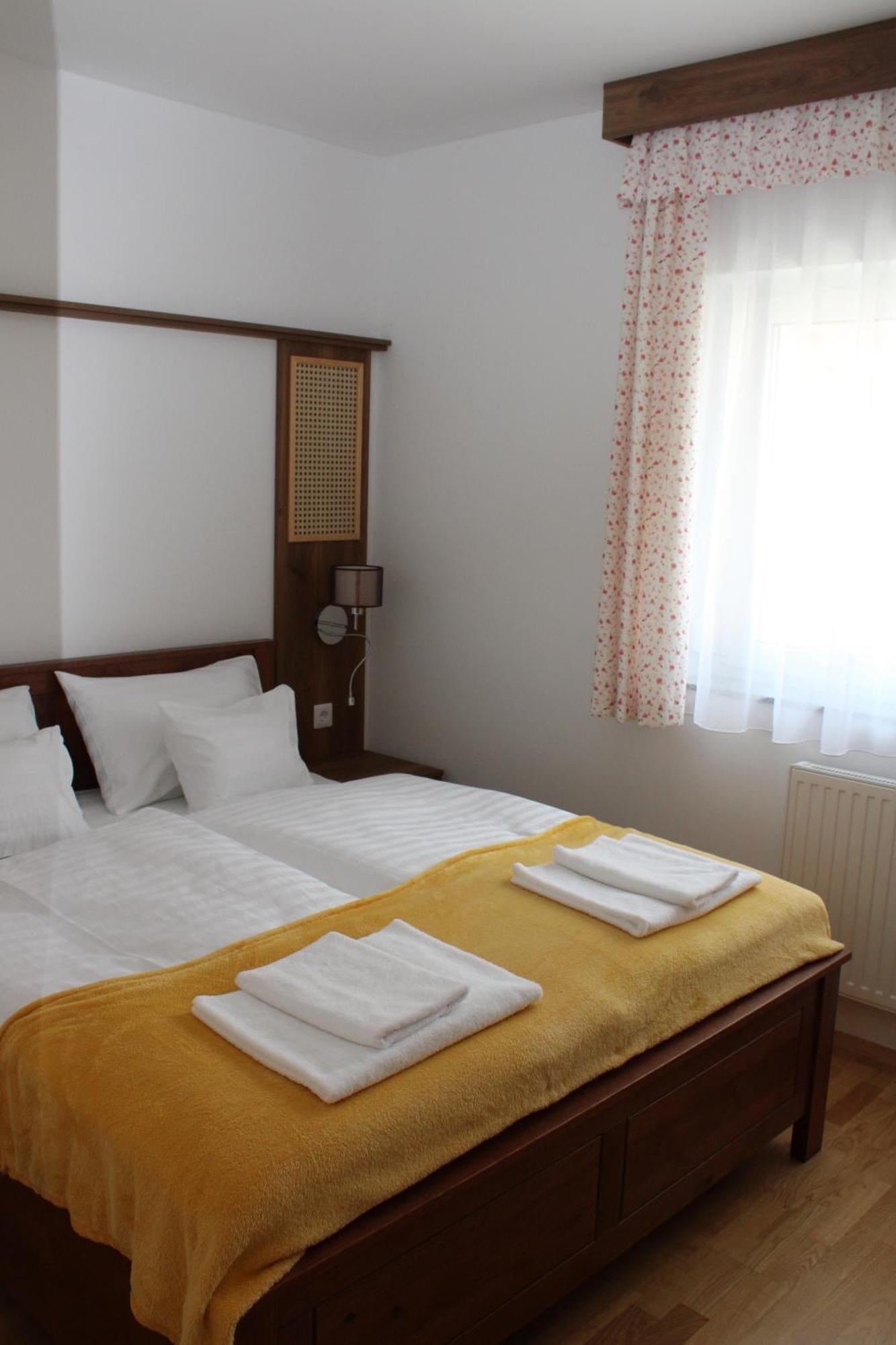 Mara Apartman Buek Экстерьер фото
